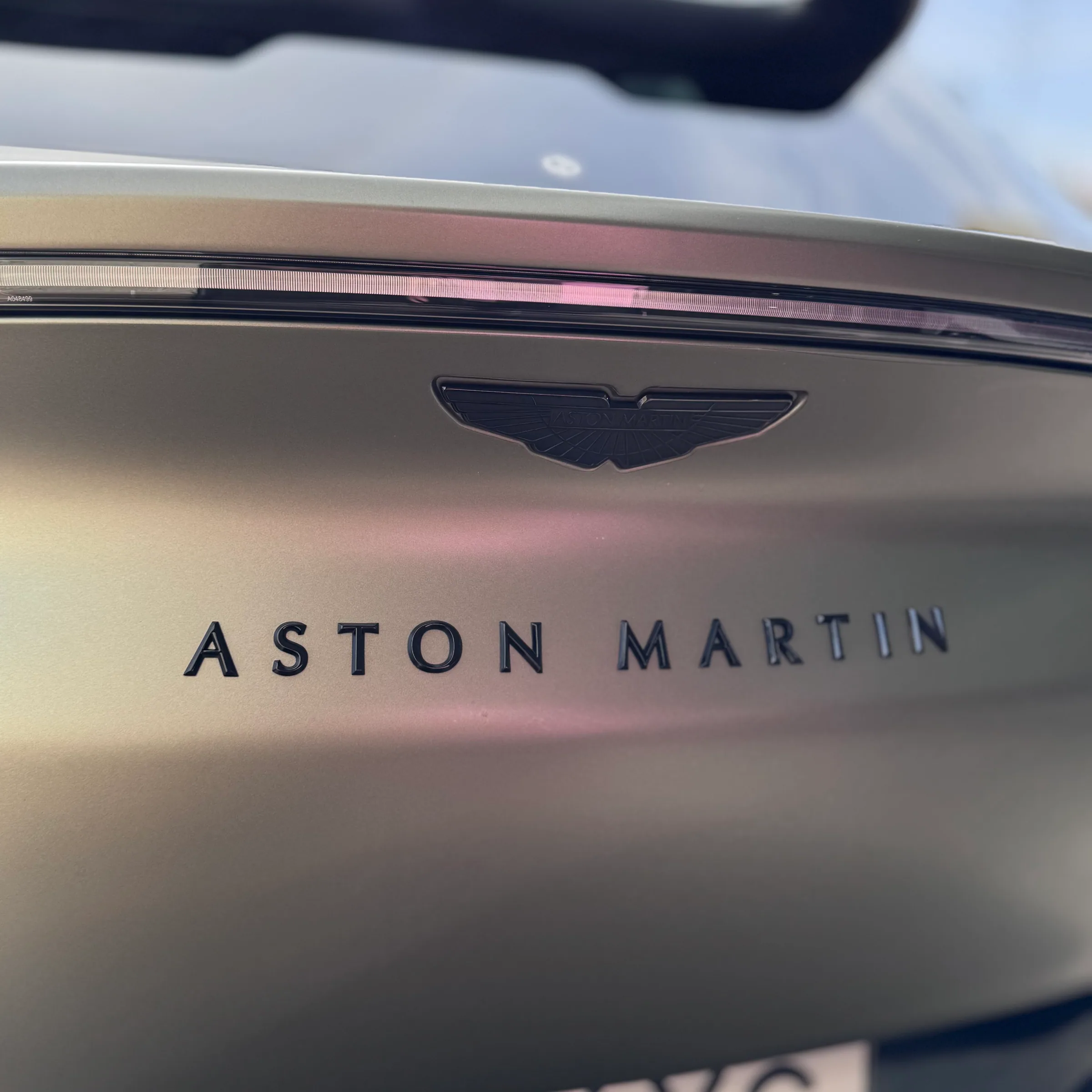 Detalhe de Aston Martin protegido com PPF Satin Europa