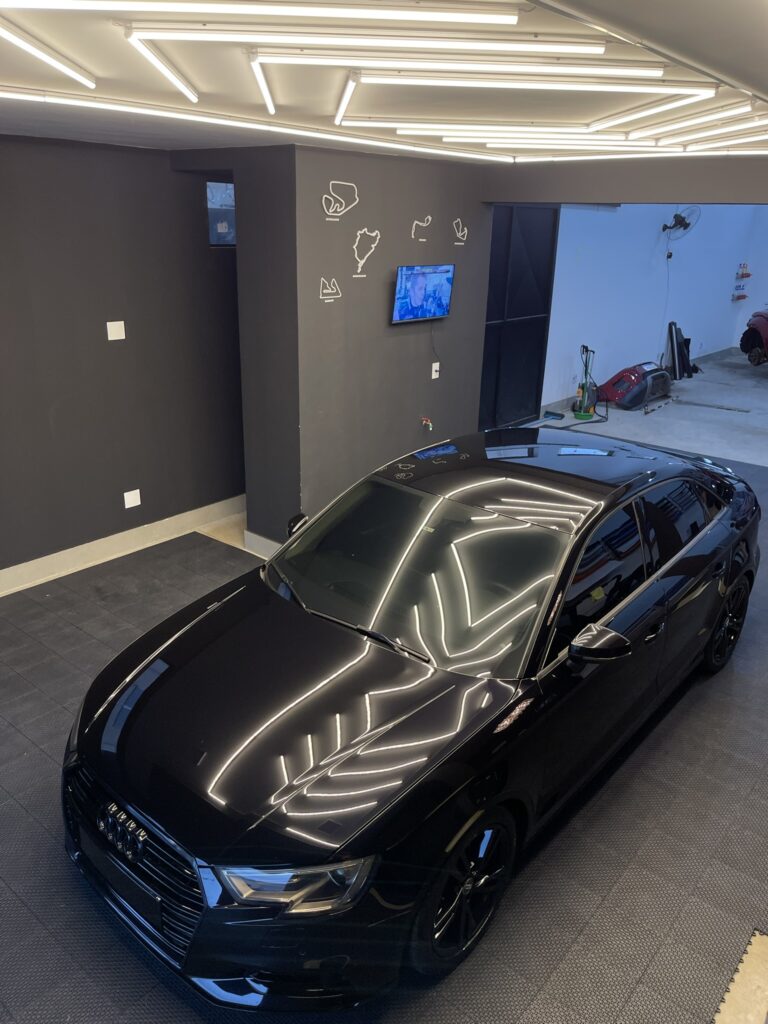 Audi A3 Recebeu Polimento Técnico, Vitrificação e Pintura de rodas, grade e emblemas